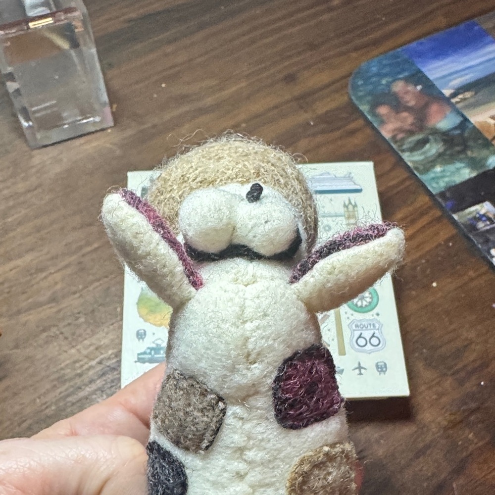 Needle felted Wool Giraffe Plush Toy - Picture 3 of 4